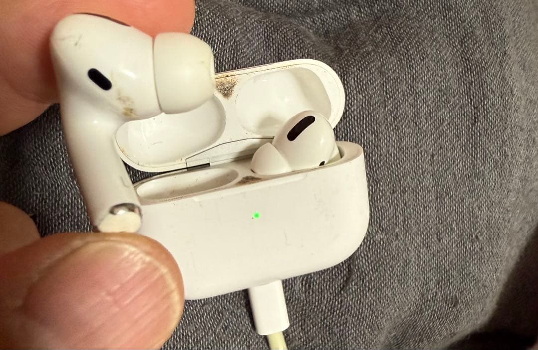 AirPods本体 使用感あり
