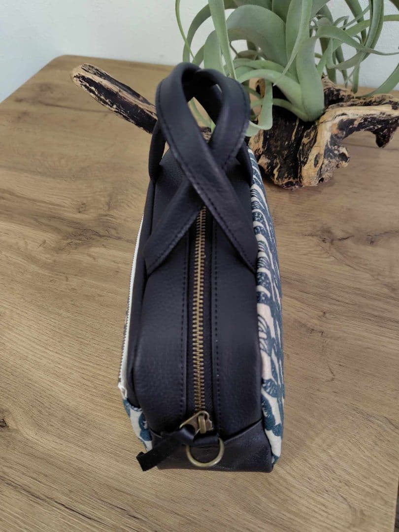 ミナペルホネン/pomppiaポンピアベージュ/ラウンドボストンブラック本革