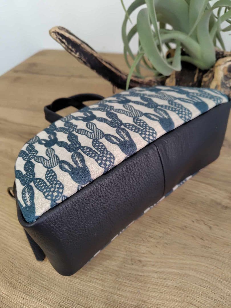 ミナペルホネン/pomppiaポンピアベージュ/ラウンドボストンブラック本革