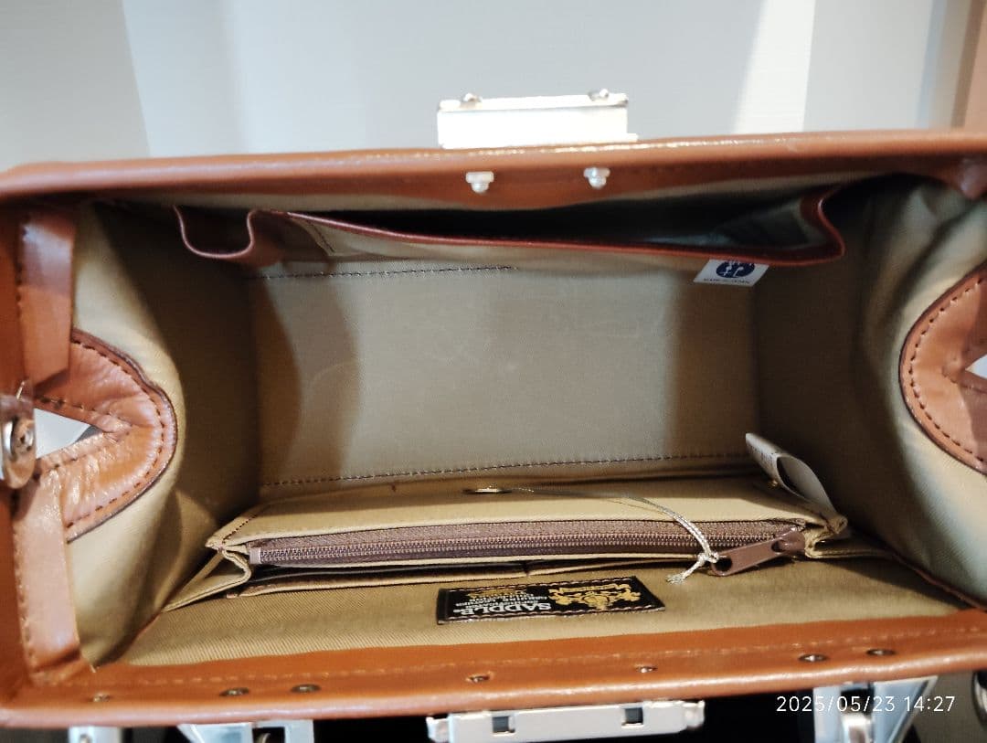 革製ダレスバッグ