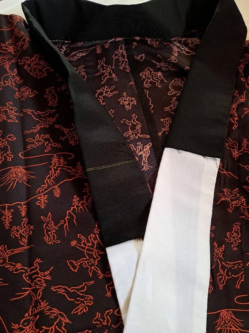 【丸洗い済】正絹 鳥獣戯画 長襦袢 黒字に朱赤 半衿付き