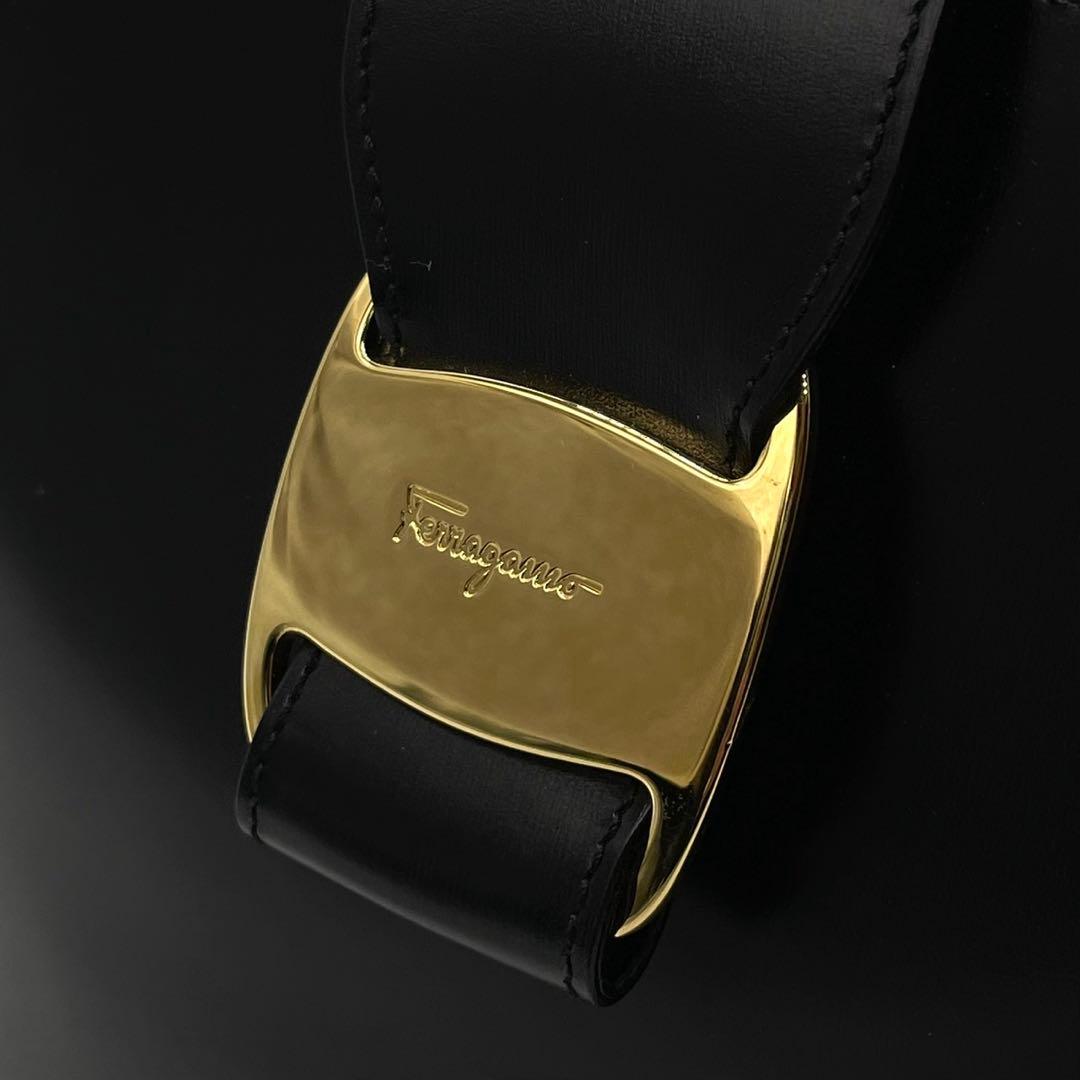 超極美品● フェラガモ ハンドバッグ ヴァラリボン 金具 ブラック レザー
