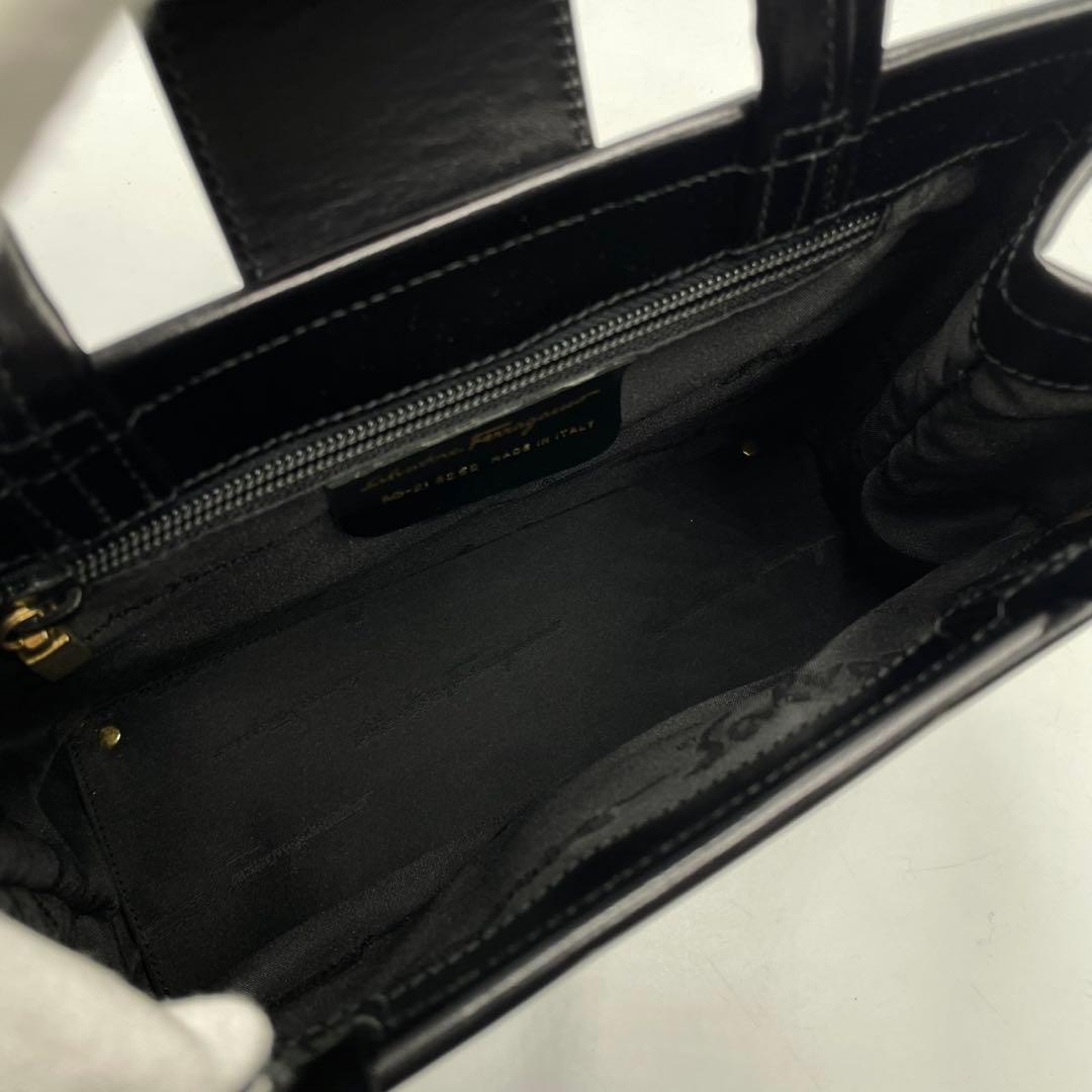 超極美品● フェラガモ ハンドバッグ ヴァラリボン 金具 ブラック レザー