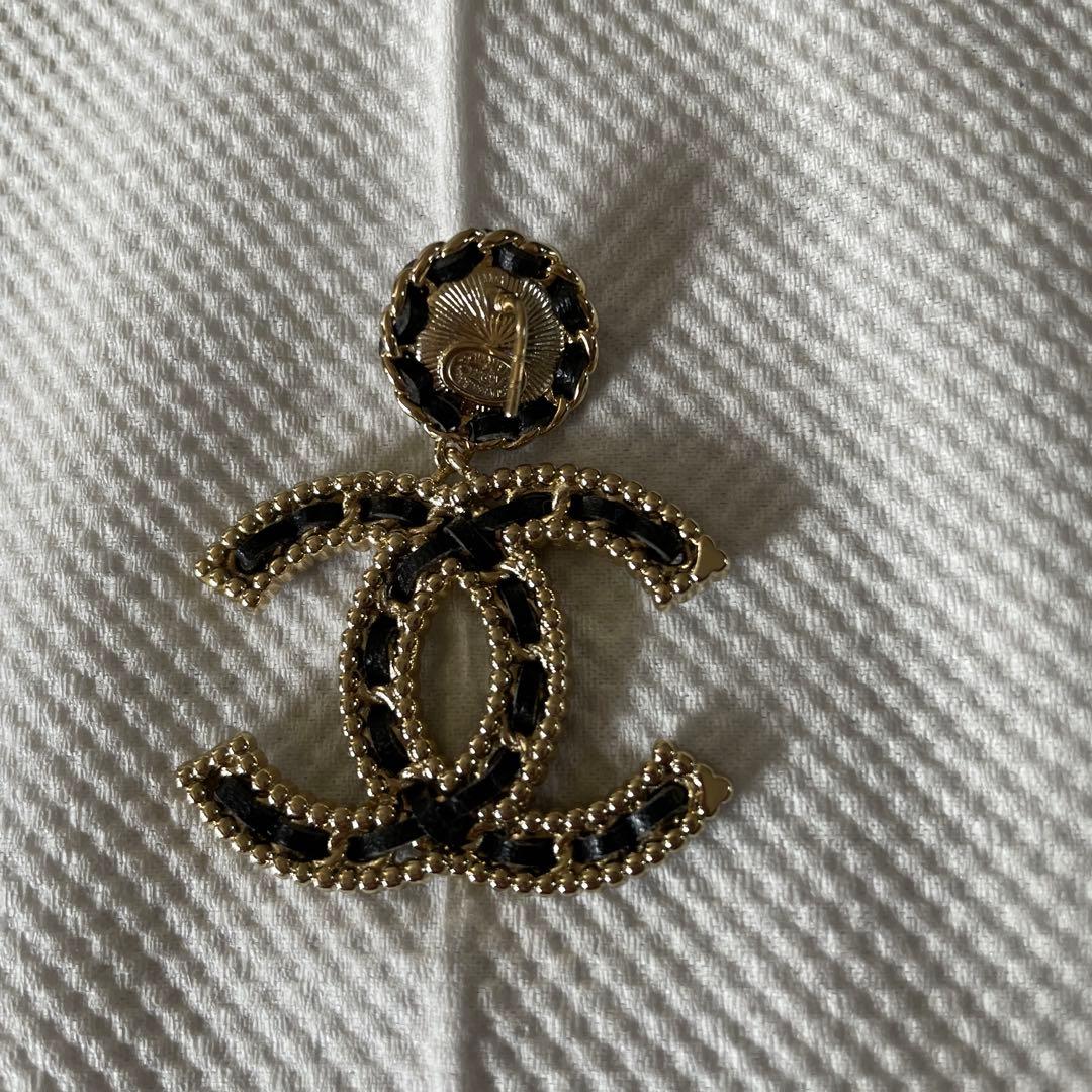 CHANEL ロゴピアス　片方用