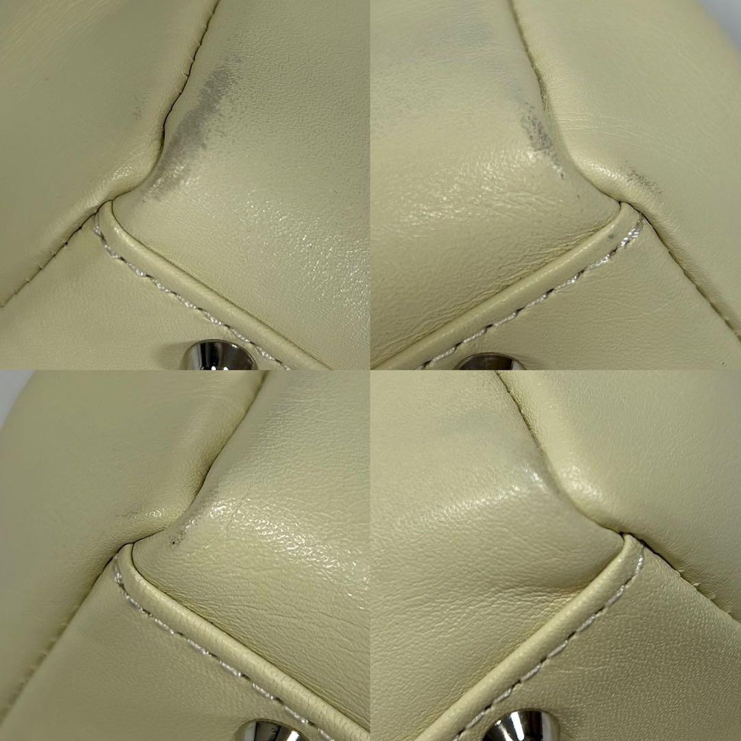 【極美品】ヴィヴィアンウエストウッド ハンドバッグ がま口 レザー オーブ 白