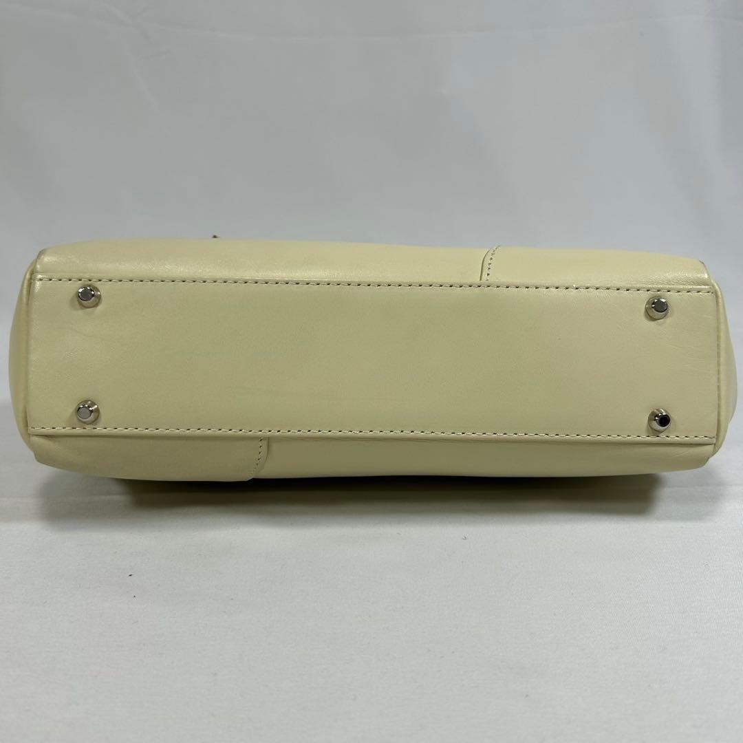 【極美品】ヴィヴィアンウエストウッド ハンドバッグ がま口 レザー オーブ 白