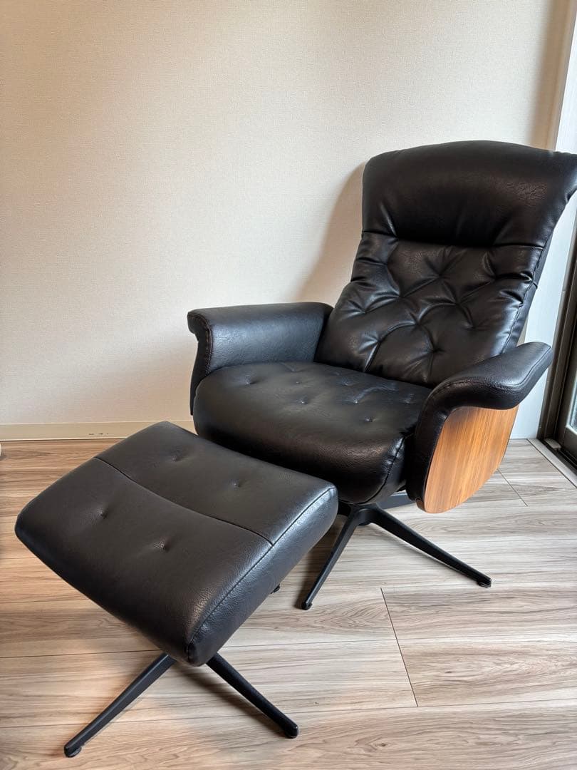 【えびカリ】黒の回転式1人掛けソファとオットマン