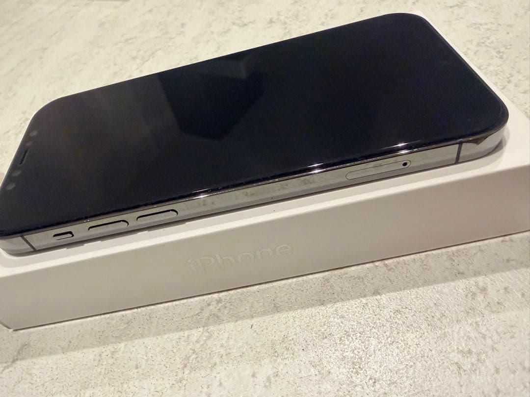 iPhone12pro純正バッテリー100%