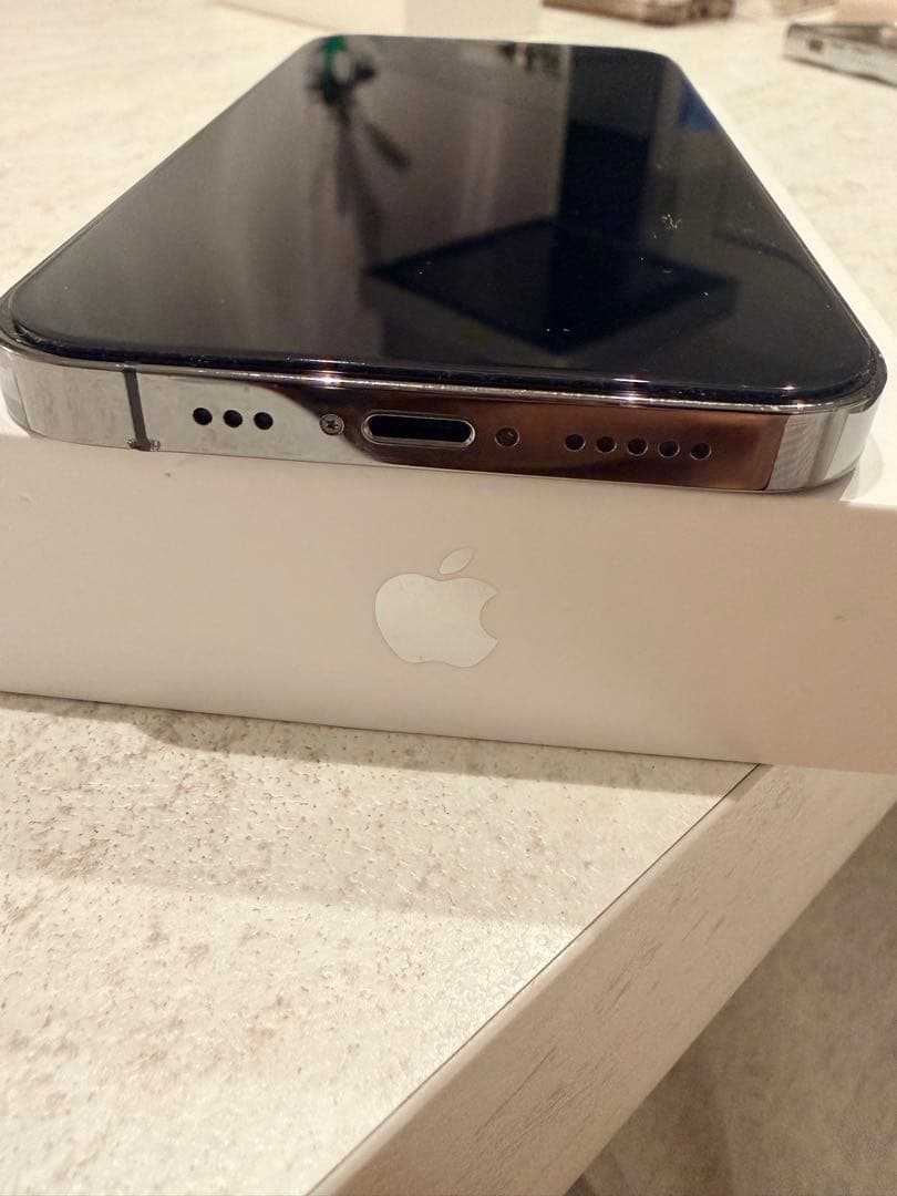 iPhone12pro純正バッテリー100%