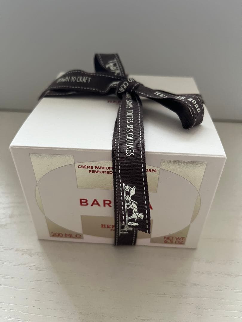 HERMES パフュームド ボディクリーム バルニア 200ml 箱、紙袋付き