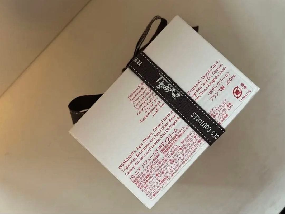 HERMES パフュームド ボディクリーム バルニア 200ml 箱、紙袋付き