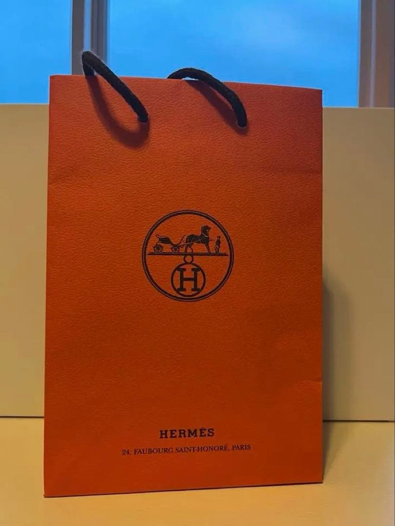 HERMES パフュームド ボディクリーム バルニア 200ml 箱、紙袋付き