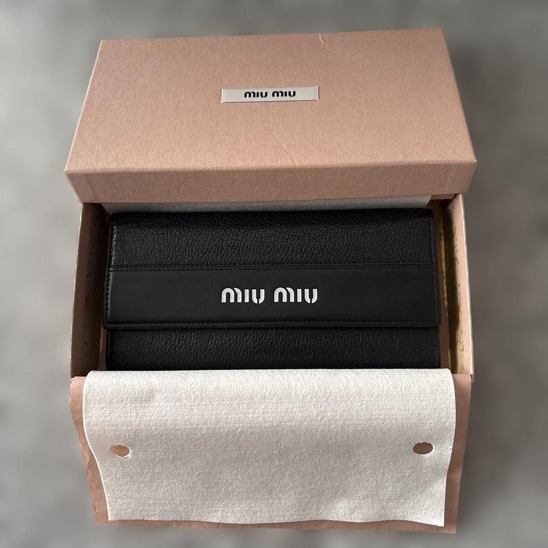 miu miu ミュウミュウ長財布ブラック マドラスレザー ロゴ パスケース付き