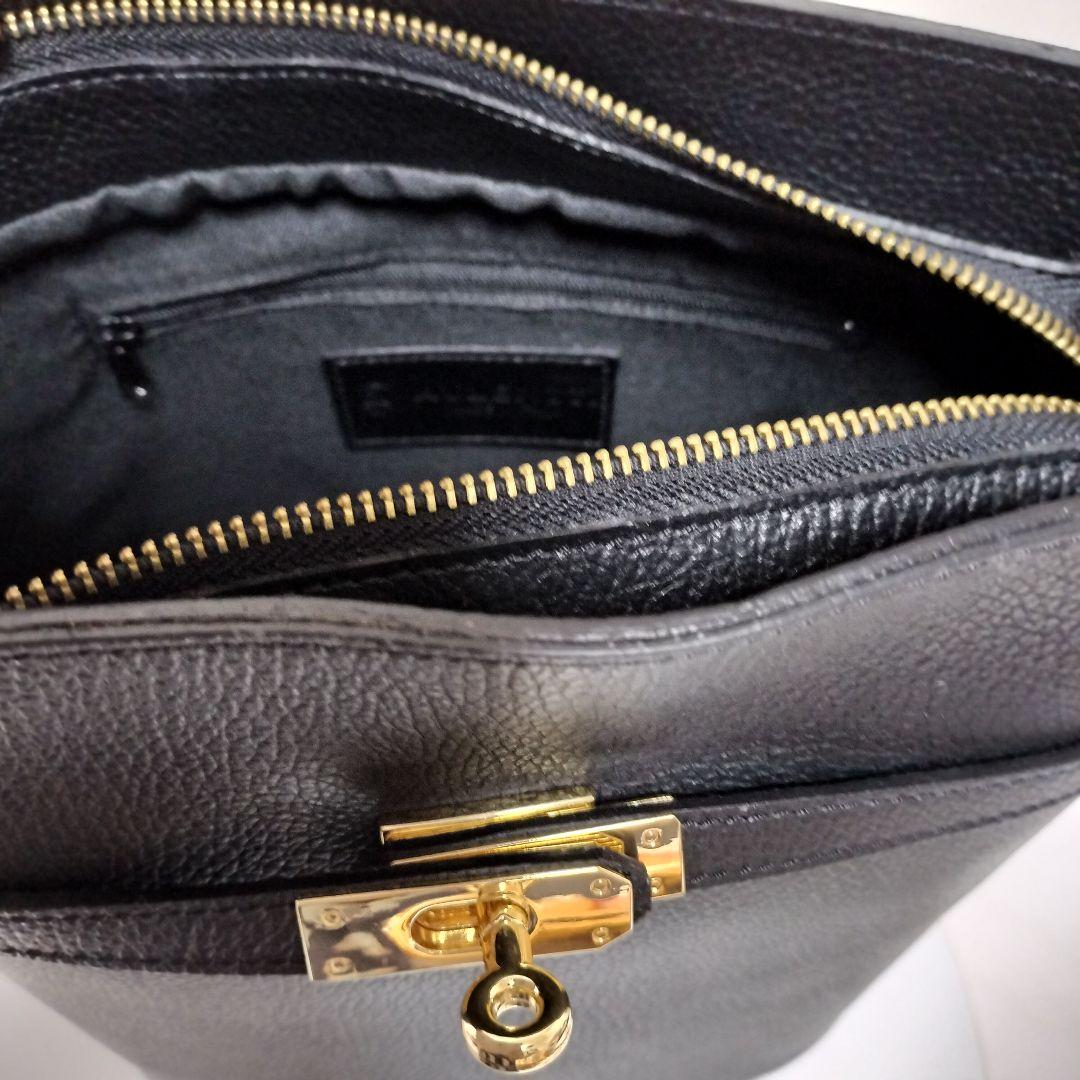 訳あり新品　AULENTTI　ワンハンドル金具付きbasketバック　牛革