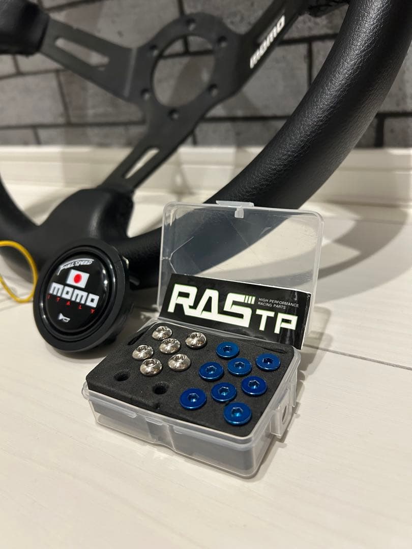 MOMO モモ ステアリング 32φ DEEP おまけ