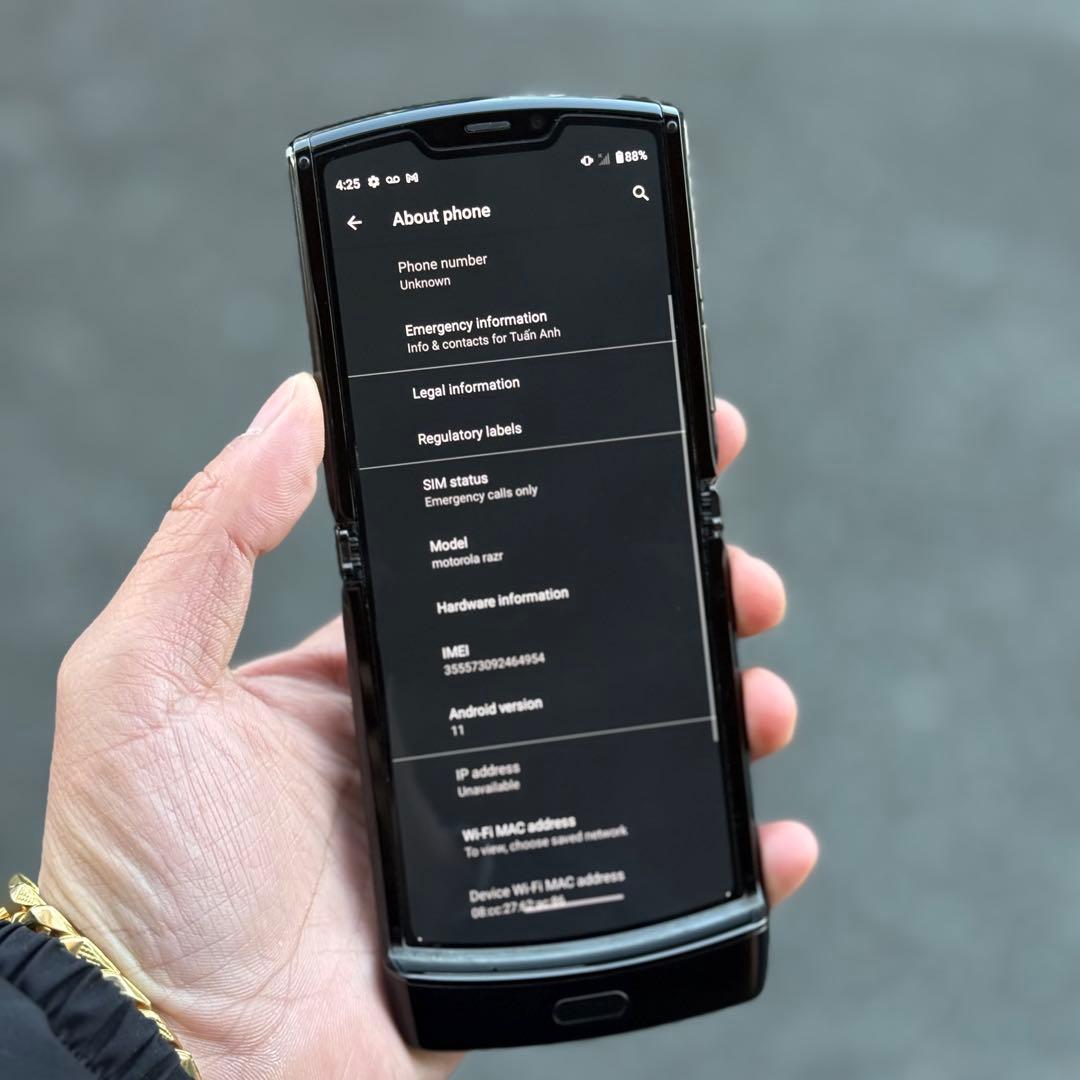 美品・Motorola Razr 2019 初代 折りたたみスマホ