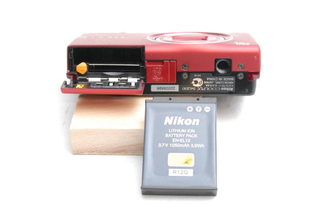 Nikon COOLPIX S6200 (良品）