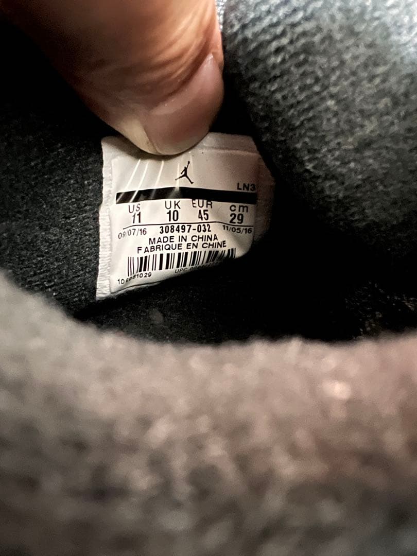 ジョーダン4ロイヤル　2回着用　値下げ不可