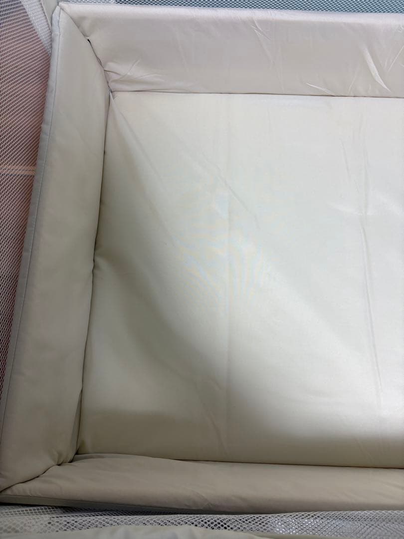 アップリカ　折り畳みベビーベッド ココネルエアー ミルクホワイト