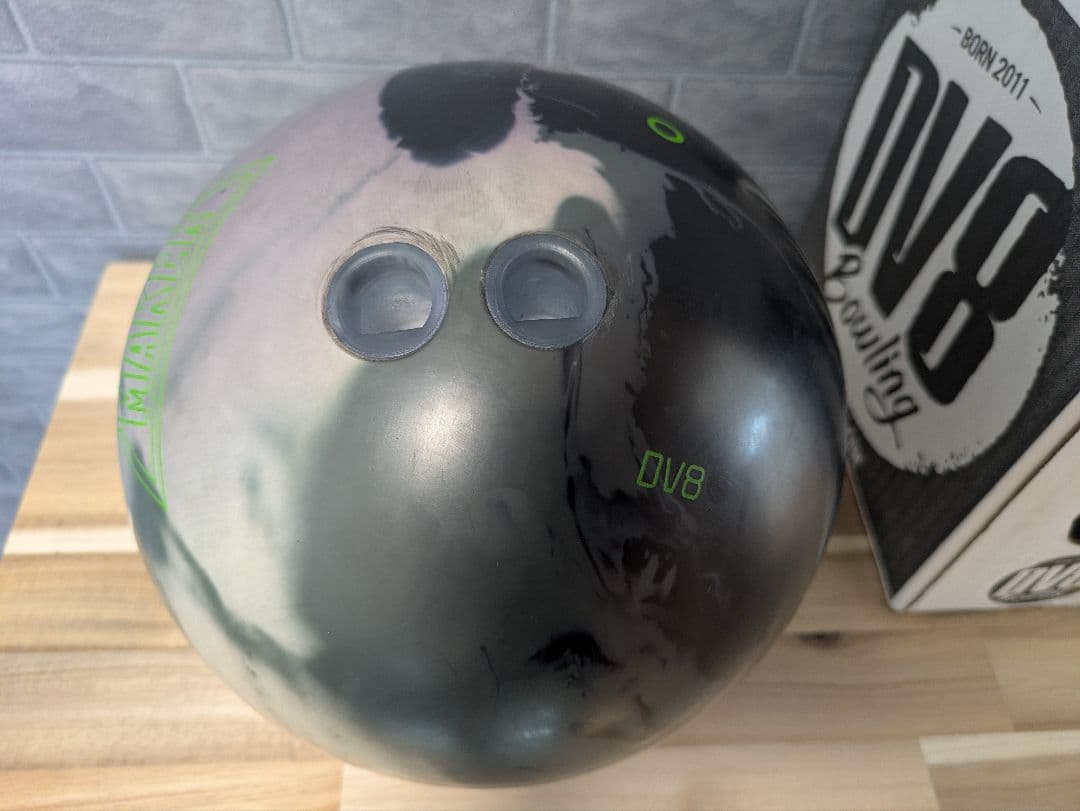 T*K様 DV8 TROUBLE MAKER ボウリングボール 14ポンド３オン