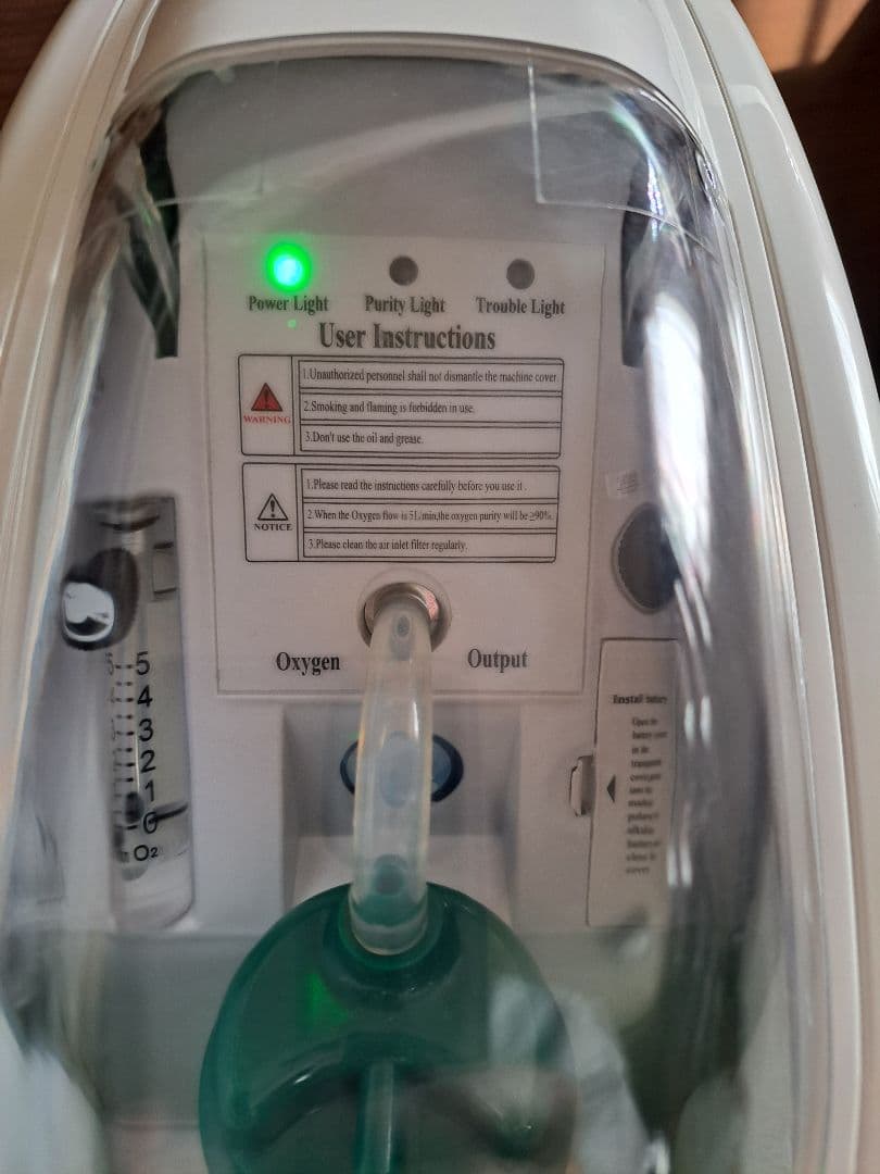 神戸メディケア　酸素濃縮器　酸素発生器M102-C5L