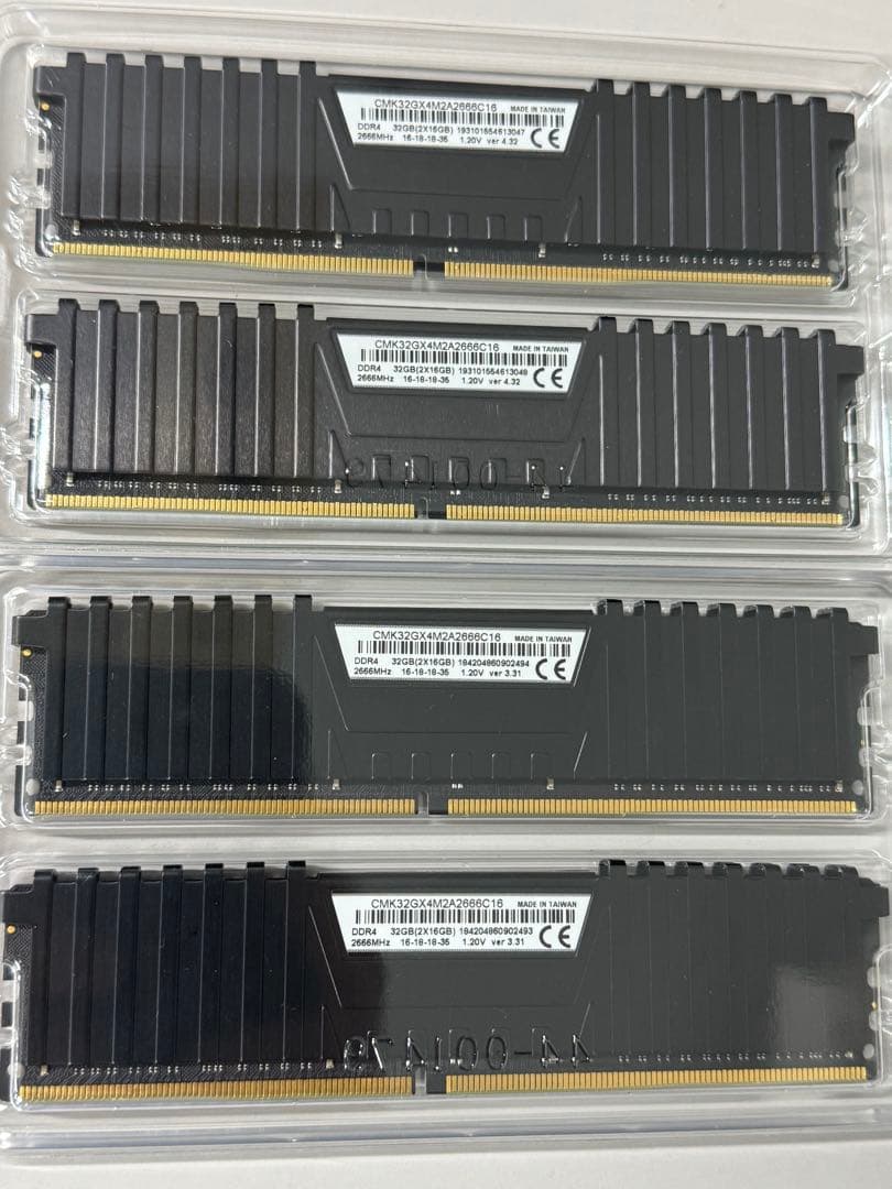 メモリー CORSAIR VENGEANCE DDR4 64GB(16GBx4)