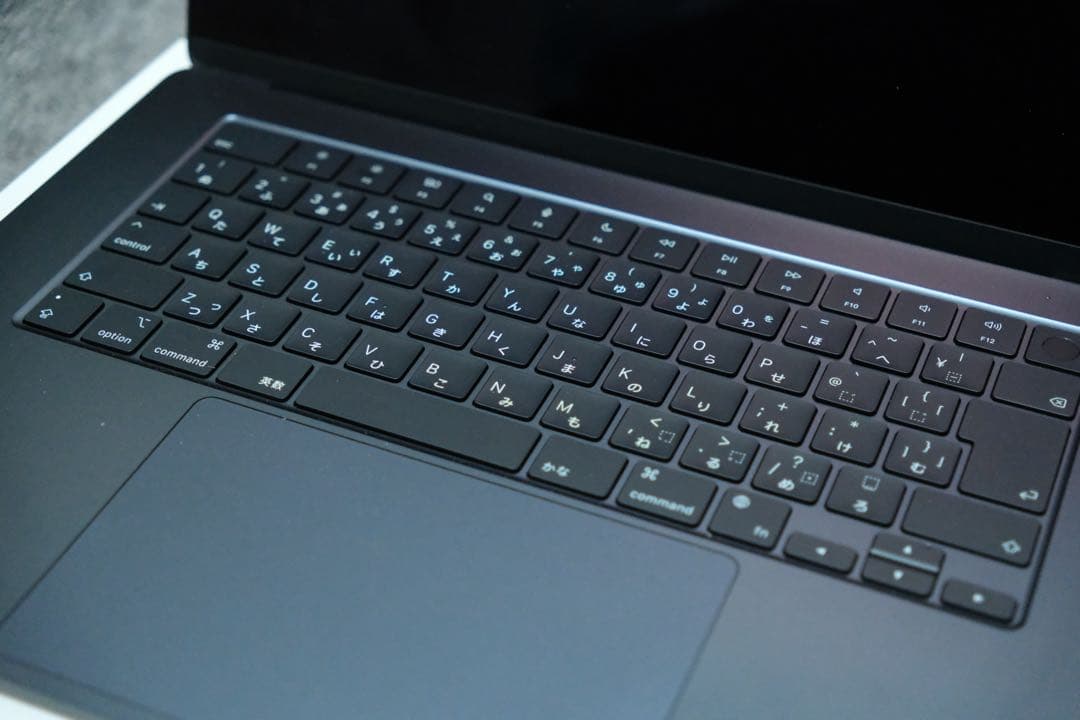 M2 MacBook Air 15インチ【充放電回数6回】