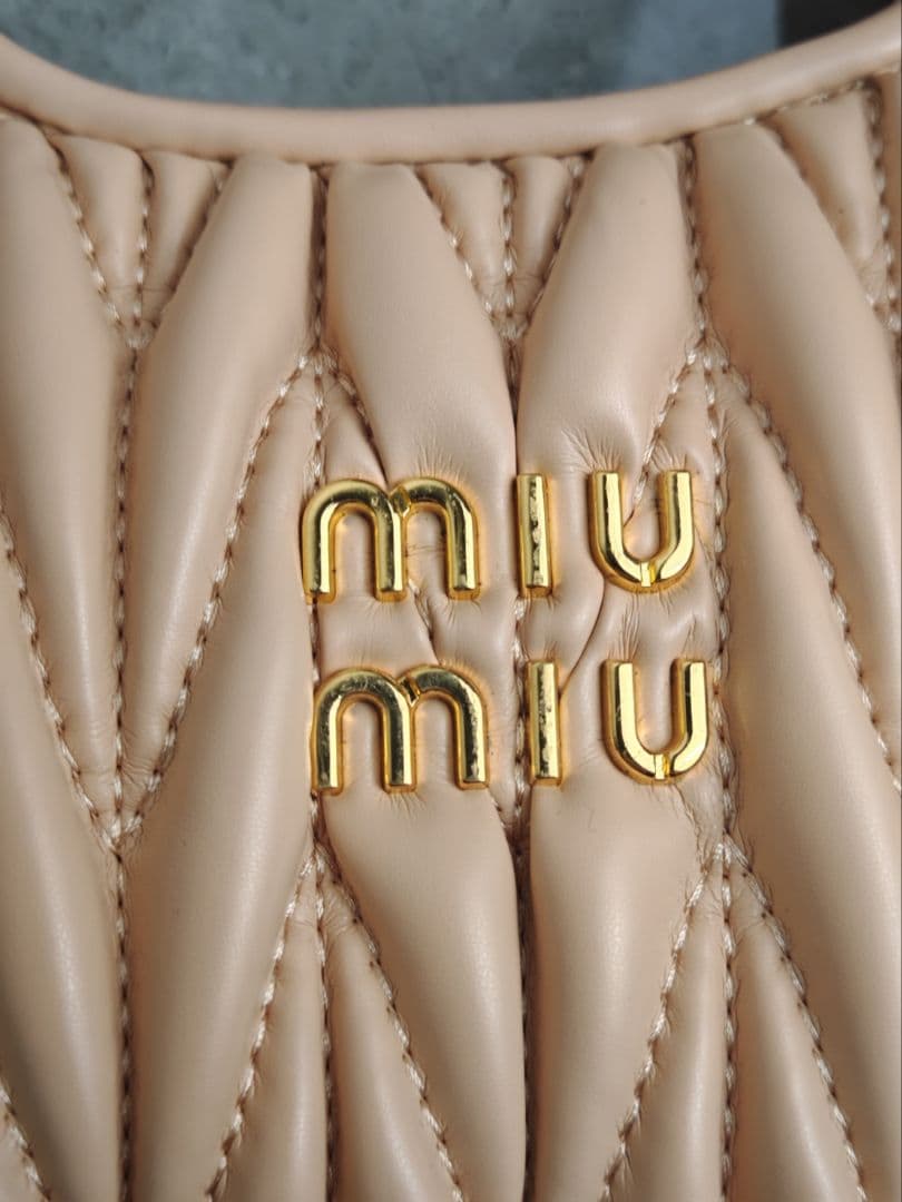 t！！MIUMIU キルティングショルダーバッグ ベージュ　美品