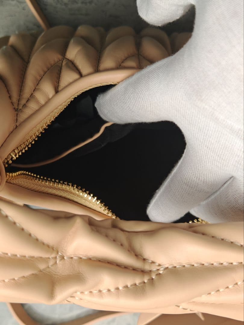 t！！MIUMIU キルティングショルダーバッグ ベージュ　美品