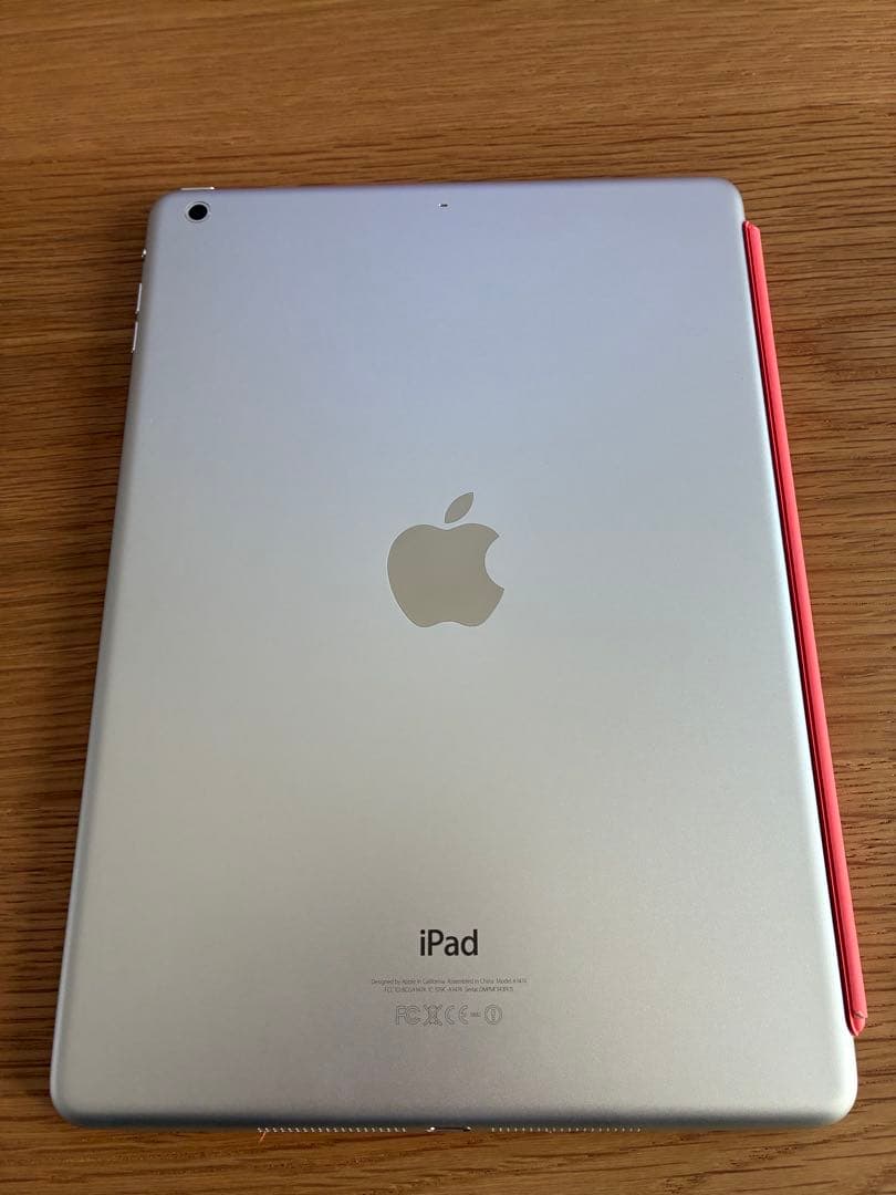 iPad Air 初代 本体 32GB Wi-Fiモデル 純正カバー付き