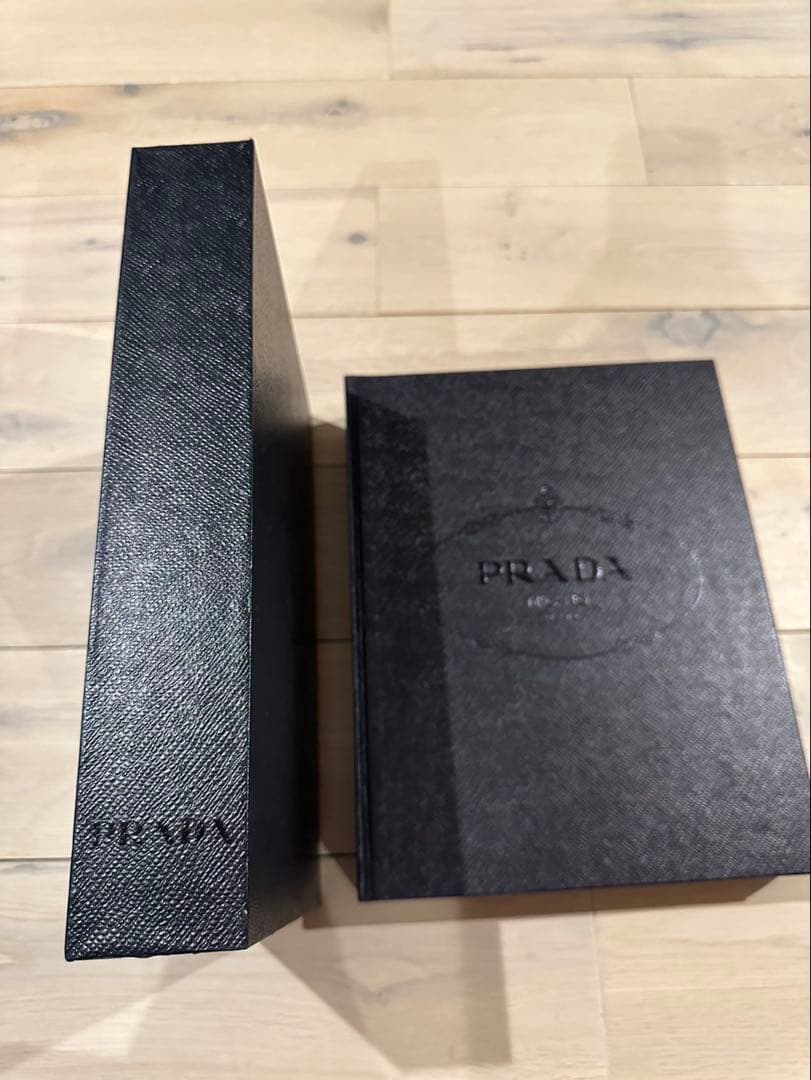 プラダ 洋書