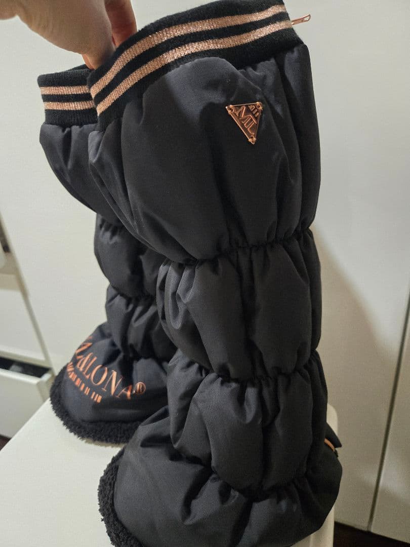 MARK&LONA ブラック レッグウォーマー