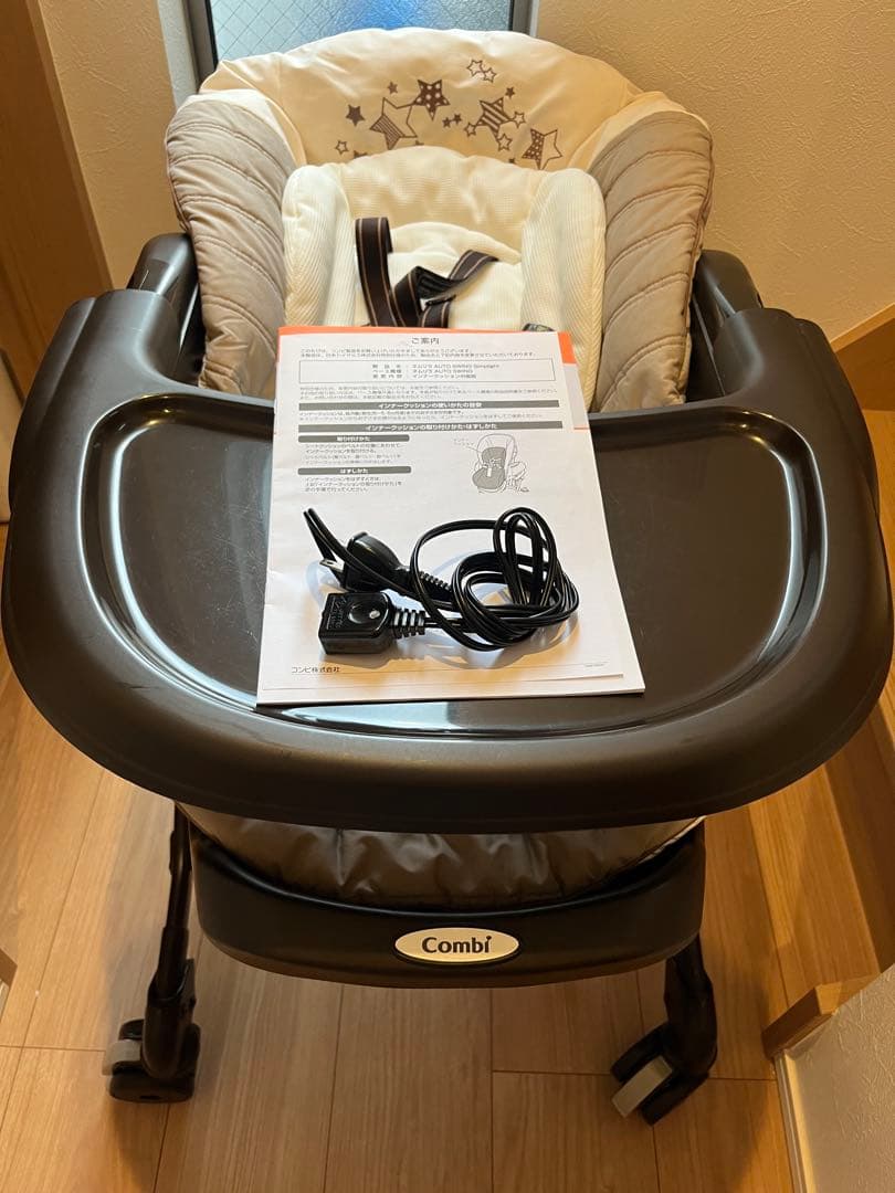 Combi ネムリラ AUTO SWING Simplight ベビーチェア