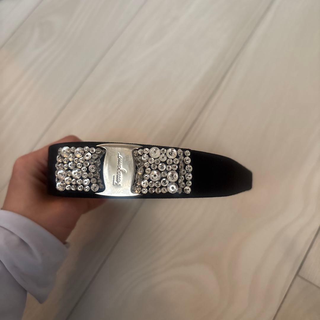 正規品　 フェラガモストーン付き黒カチューシャ お値下げ可能