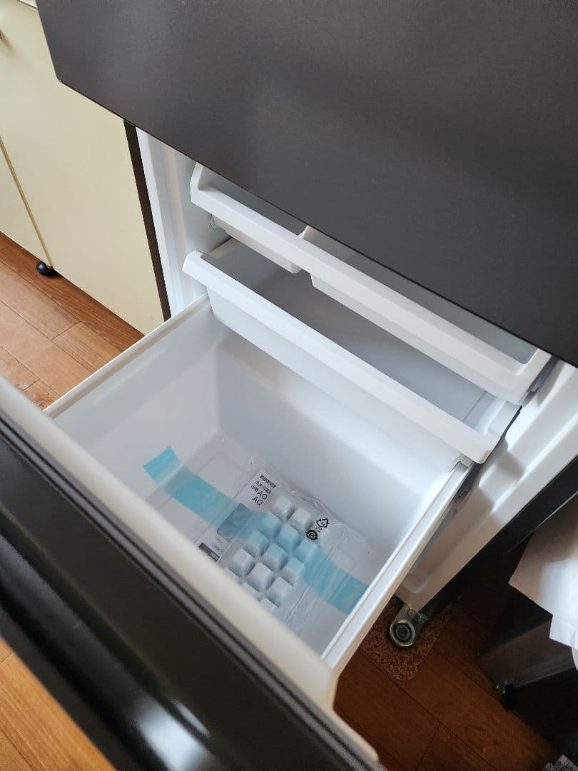 【ほぼ新品】（蓮くん様取り置き）シルバー 上下二段式冷蔵庫 コンパクト