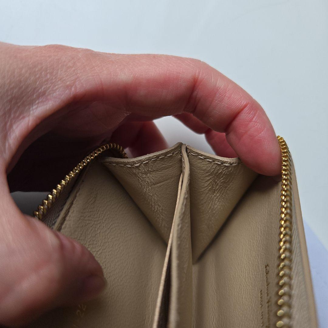 フェラガモ　ケース　ベージュ