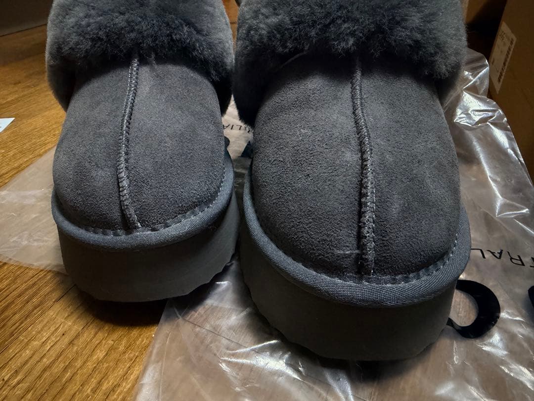 UGG グレー スリッパ 38サイズ 新品