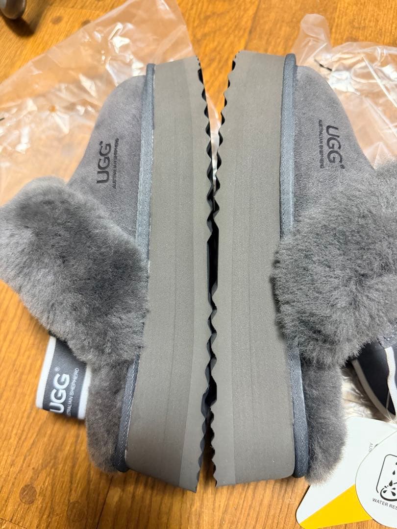 UGG グレー スリッパ 38サイズ 新品