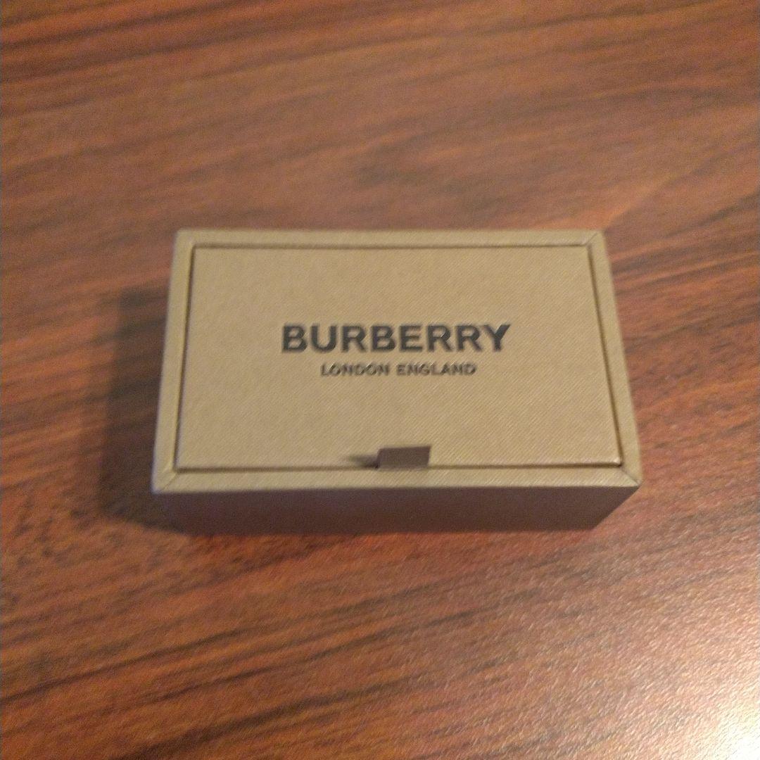 バーバリー ネクタイピンとカフスのセット