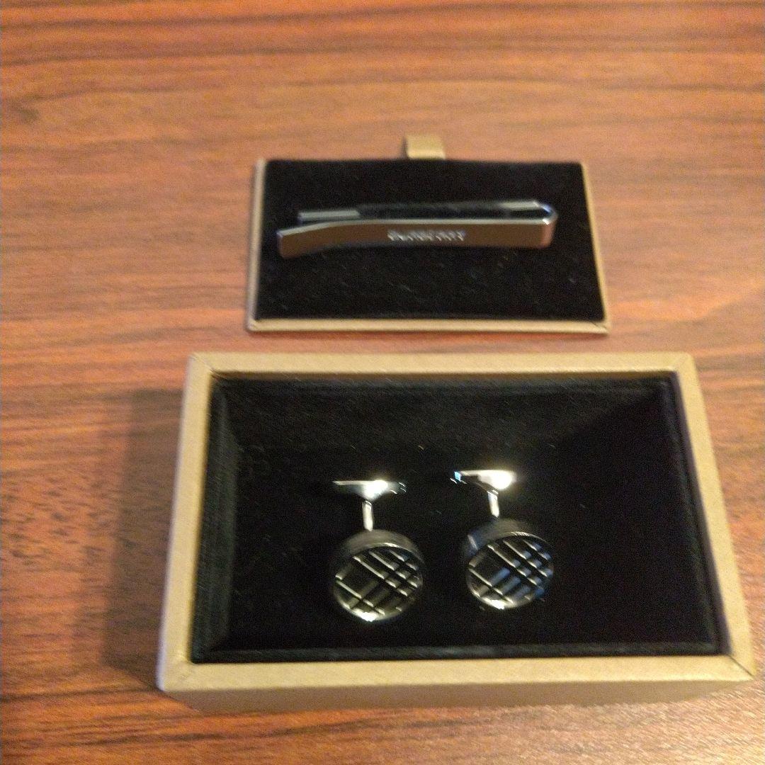 バーバリー ネクタイピンとカフスのセット