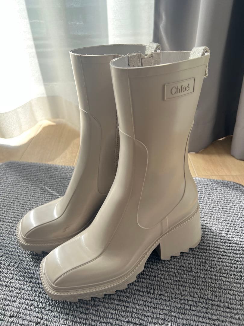 Chloé BETTYレインブーツ(ベージュ)