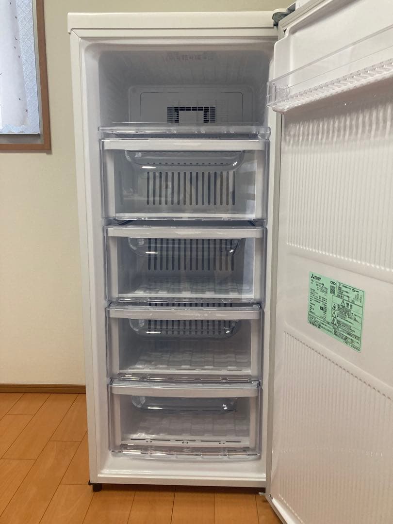 ☆三菱（MITSUBISHI）ノンフロン冷凍庫 121L　2025年製☆美品