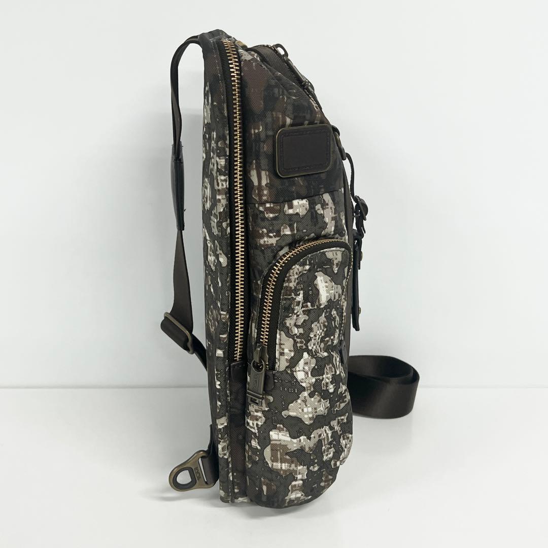 【未使用】TUMI ボディバッグ　ショルダー　迷彩柄　ワンショルダー