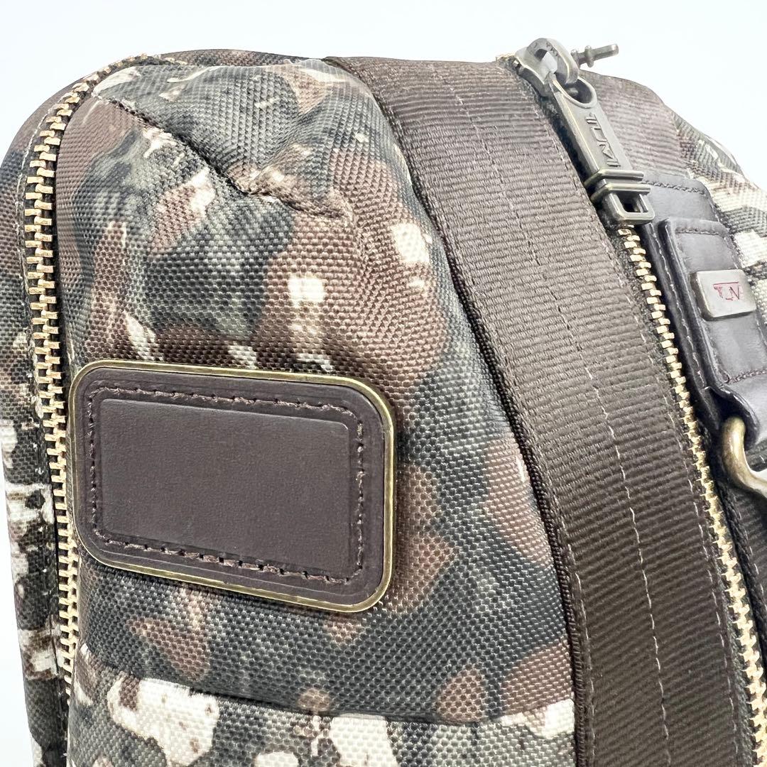 【未使用】TUMI ボディバッグ　ショルダー　迷彩柄　ワンショルダー
