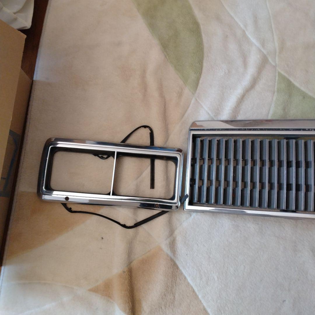 日産　プレジデントグリルとライトトリム