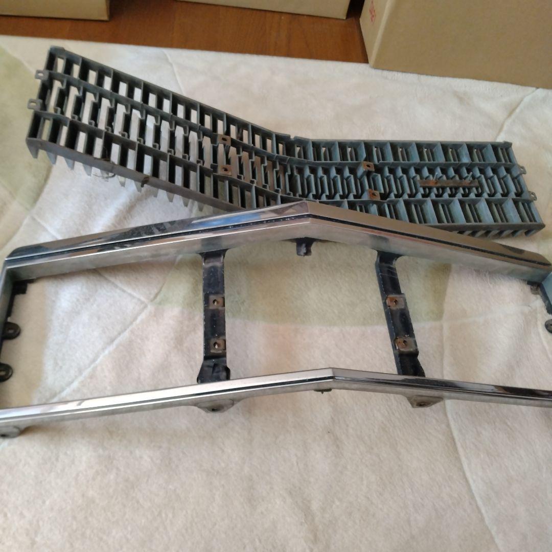 日産　プレジデントグリルとライトトリム