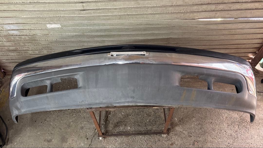 ま*ん様 05年シボレーサバーバン フロントバンパー