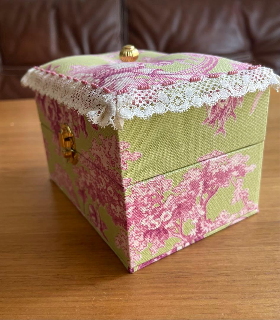 カルトナージュミニ裁縫箱