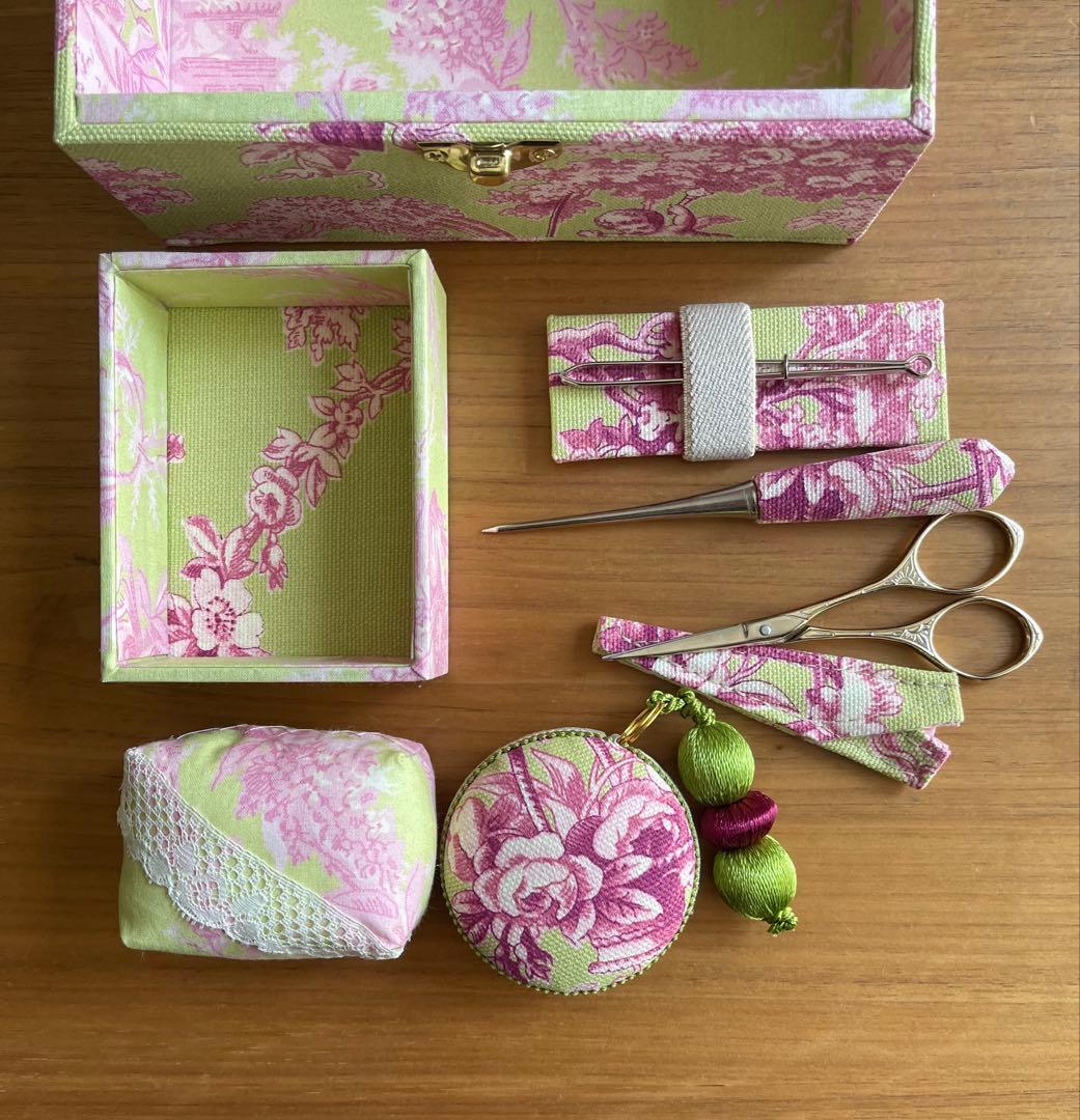 カルトナージュミニ裁縫箱