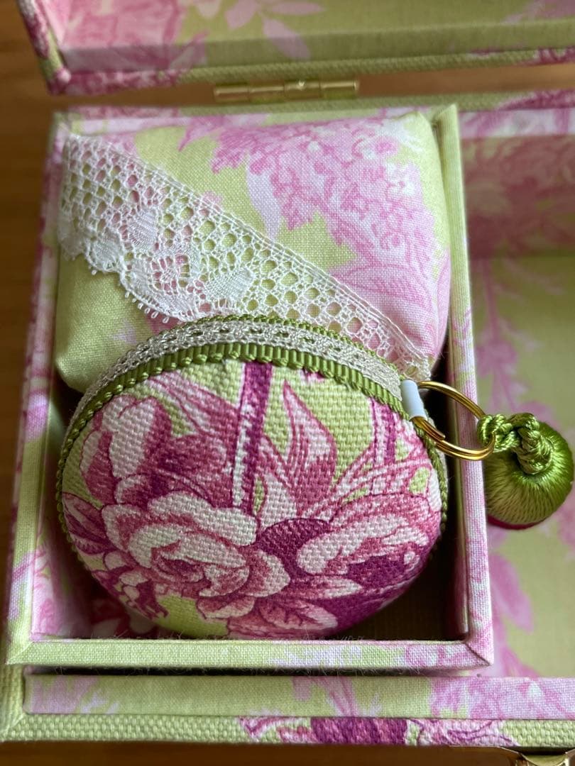 カルトナージュミニ裁縫箱